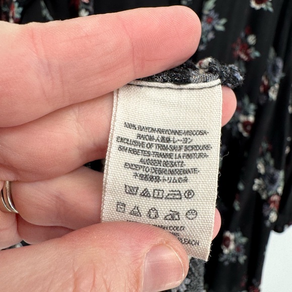 Free People Women's Oversized Black Floral Blouse Size XS - Picture 5 of 6